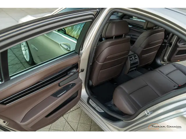 BMW 7 Serie 750d xDrive High Executive 2012 Diesel 12