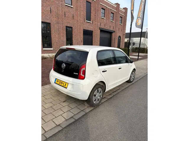 Volkswagen up! 1.0 take up! BlueMotion 2015 Benzine 4