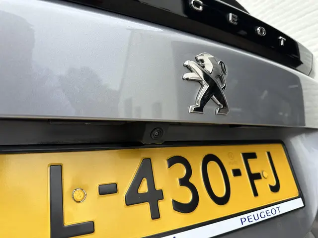 Peugeot 2008 1.2 Turbo 100 PK Allure Pack 2021 Benzine 47