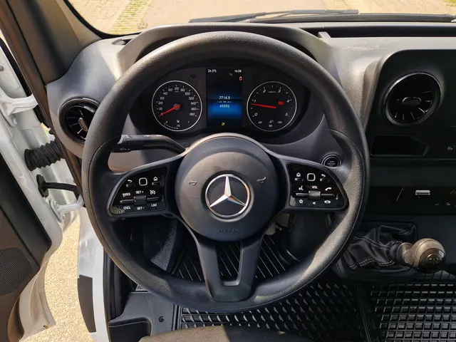 Mercedes-Benz Sprinter 211 1.9 CDI L2 H2 2022 Diesel 23