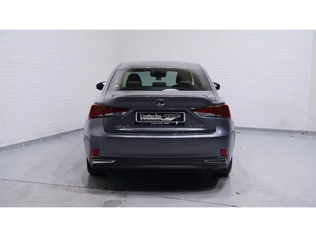 Lexus IS 300h Hybrid 2020 Hybride Benzine 6