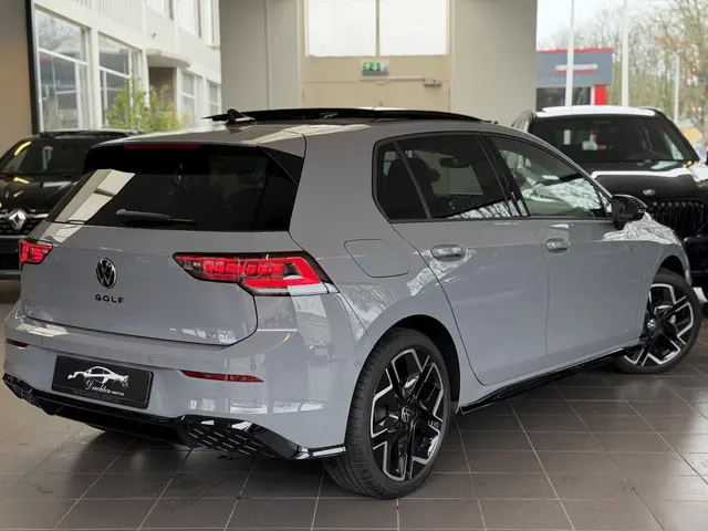Volkswagen Golf 1.5 R line 2024 Hybride Benzine 18