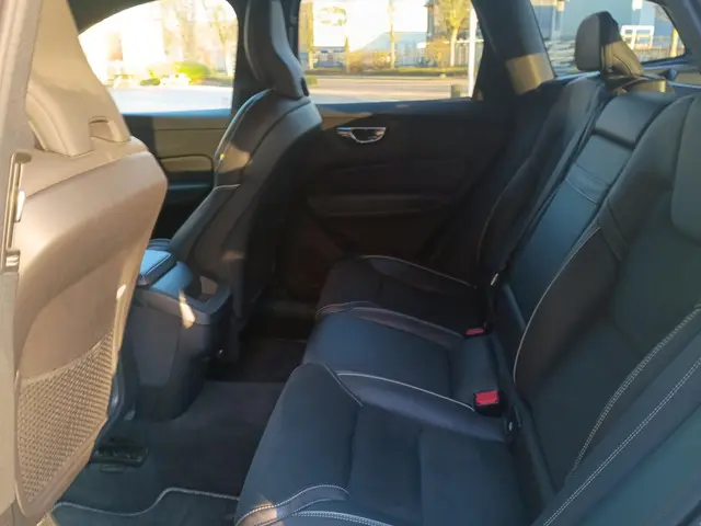 Volvo XC60 T5 AWD R-Design 2019 Benzine 15