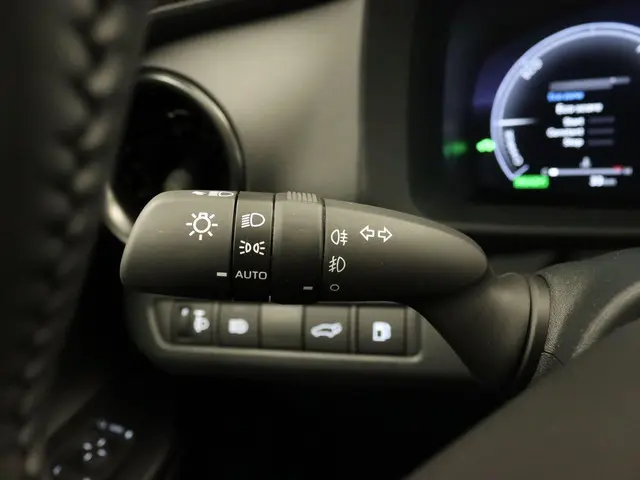 Toyota C-HR 1.8 Hybrid 140 Dynamic 2025 Hybride Benzine 17