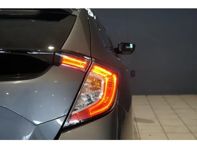 Honda Civic 1.0 i-VTEC Elegance 2018 Benzine 18