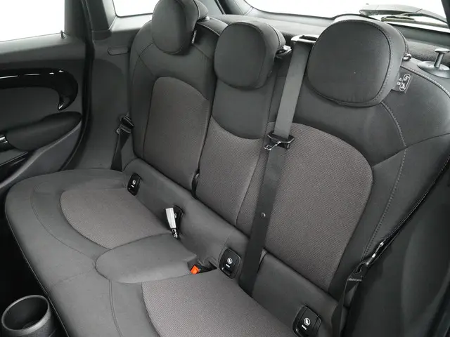 MINI 5-Deurs Cooper 2019 Benzine 14