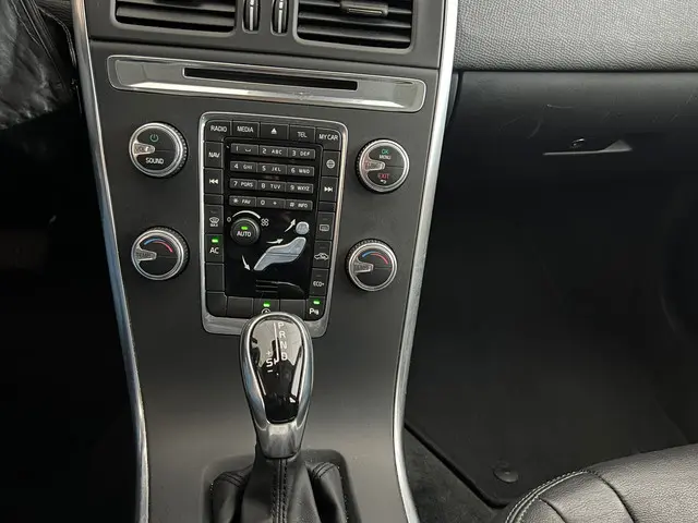 Volvo XC60 2.0 T5 FWD Kinetic TREKHAAK 2015 Benzine 12