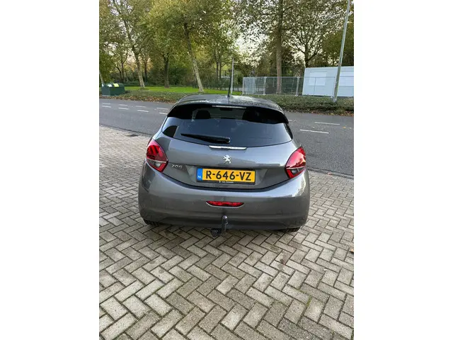 Peugeot 208 1.2 PureTech Allure 2019 Benzine 9