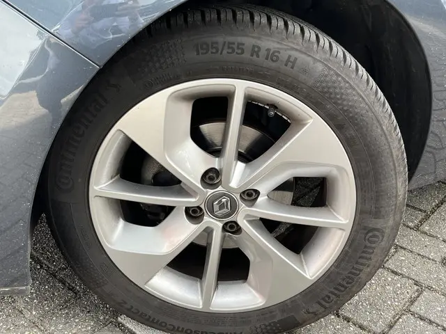 Renault Clio 0.9 TCe Limited 2016 Benzine 18