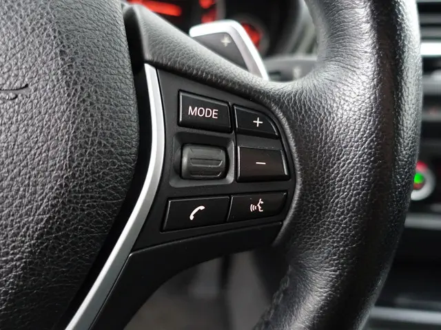 BMW 3 Serie 320i M Sport Aut- 2012 Benzine 18