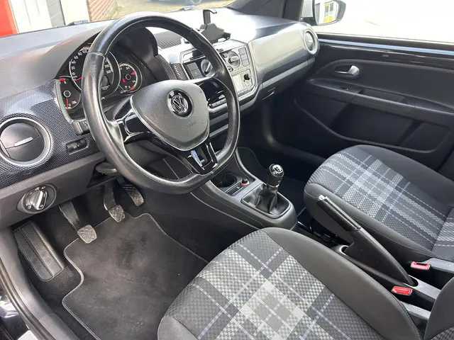 Volkswagen up! 1.0 BMT high up! 2017 Benzine 11