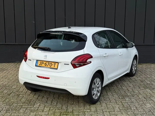 Peugeot 208 1.2 PureTech Blue Lion CarPlay 2016 Benzine 12