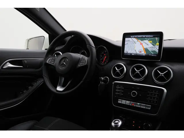 Mercedes-Benz A-Klasse 180 Ambition AMG 2016 Benzine 27