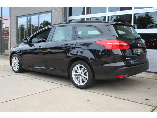 Ford Focus Wagon 1.0 Trend Edition 2015 Benzine 6