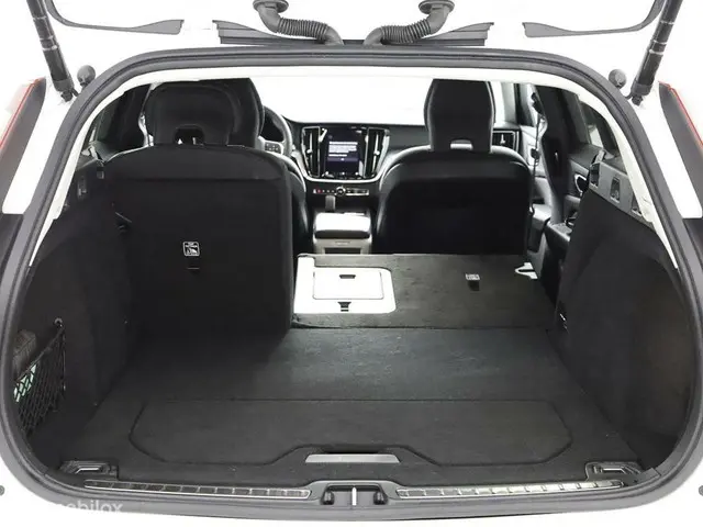 Volvo V60 2.0 B3 Essential| Camera | Trekhaak 2023 Benzine 58