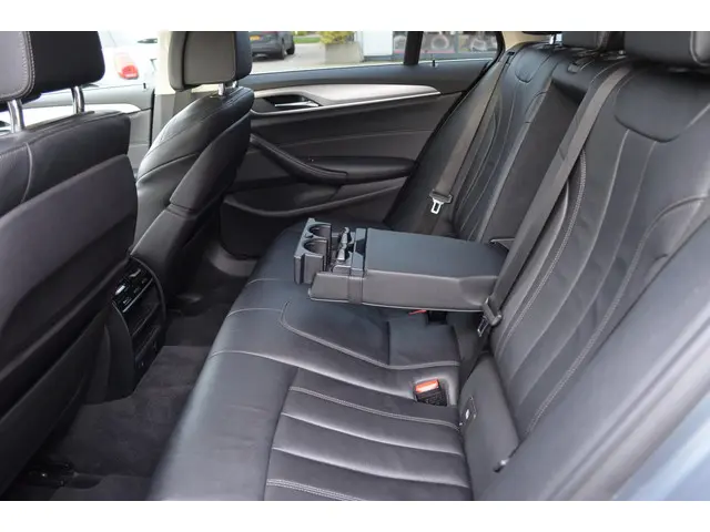 BMW 5 Serie 540i xDrive Touring 340 pk 2017 Benzine 36