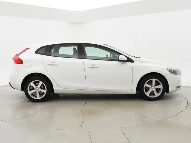 Volvo V40 2.0 D2 120 PK EURO 6 + NAVIGATIE 2018 Diesel 14