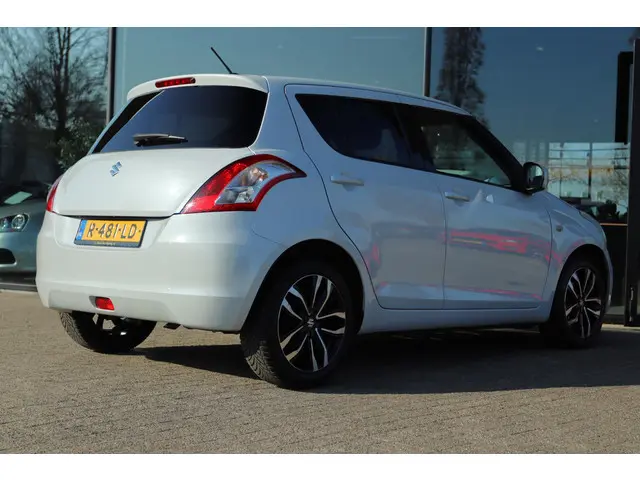 Suzuki Swift 1.2 COMFORT EASSS X-TRA 2015 Benzine 2
