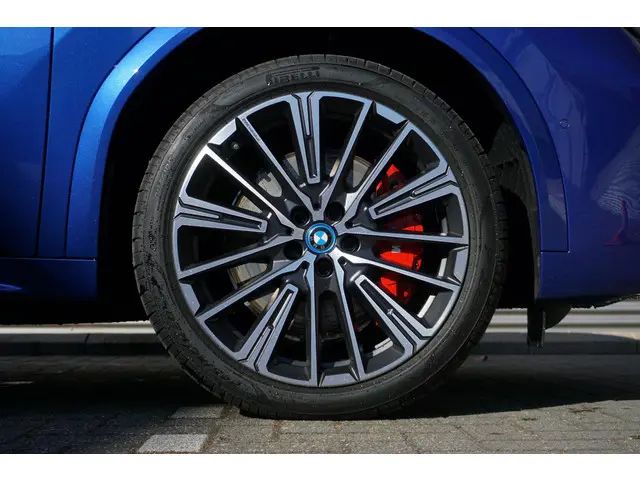 BMW iX2 xDrive30 2025 Elektrisch 6