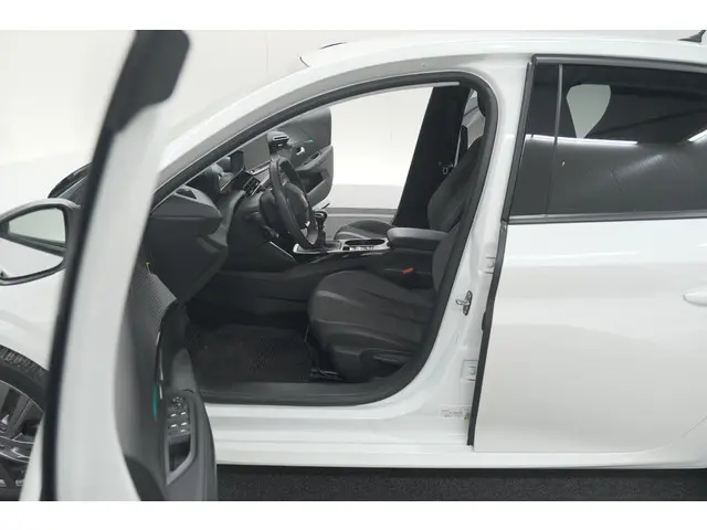 Peugeot 208 PureTech 100 EAT8 Allure Pack 2022 Benzine 23