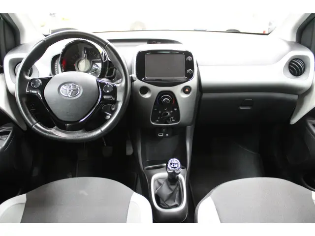 Toyota Aygo 1.0 VVT-i x-play 2017 Benzine 7