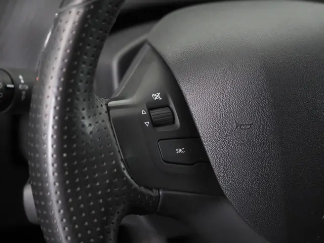 Peugeot 2008 1.2 PureTech Allure 2018 Benzine 12