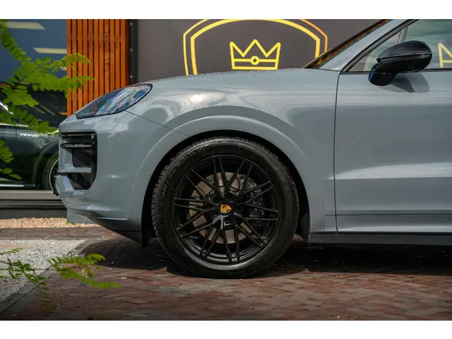 Porsche Cayenne 3.0 E-Hybrid 2024 Hybride Benzine 12