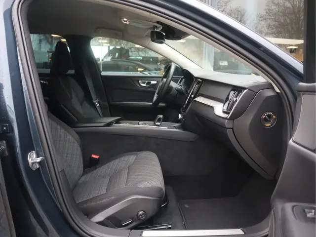 Volvo V60 2.0 B3 Momentum 2021 Hybride Benzine 22