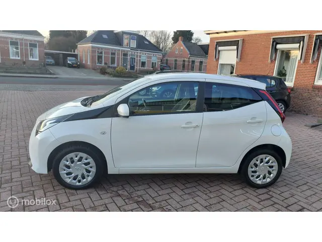 Toyota Aygo 1.0 VVT-i X Play 2022 Benzine 6