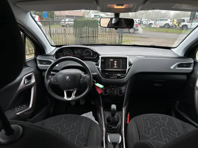Peugeot 2008 1.2 PureTech Style airco, cruise 2015 Benzine 5