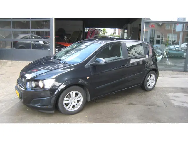 Chevrolet Aveo 1.2 LT 2012 Benzine 2