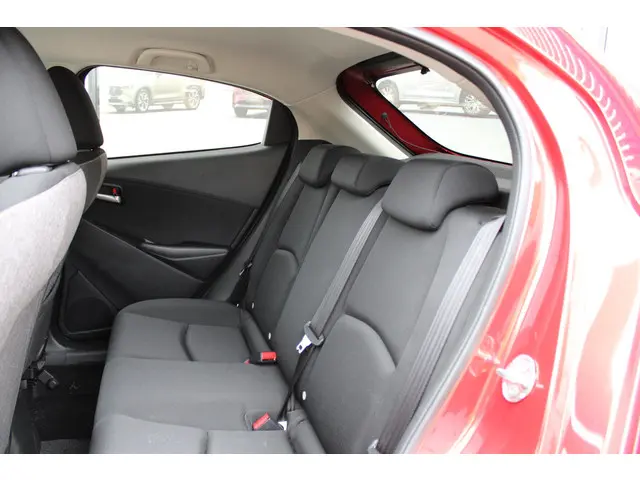 Mazda 2 1.5 e-SkyActiv-G 90 Exclusive-Line 2025 Benzine 27