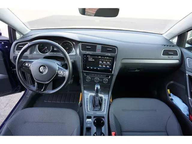 Volkswagen e-Golf Blauw 2017 2017 Elektrisch 9