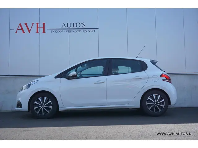 Peugeot 208 1.2 PureTech Blue Lion 2017 Benzine 21