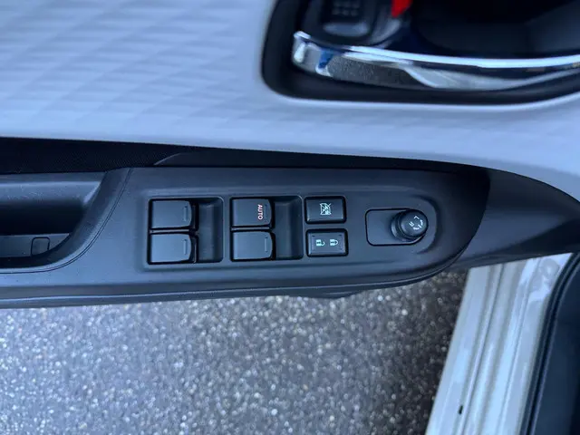 Suzuki Swift 1.2 Select Smart Hybrid 2024 Benzine 12