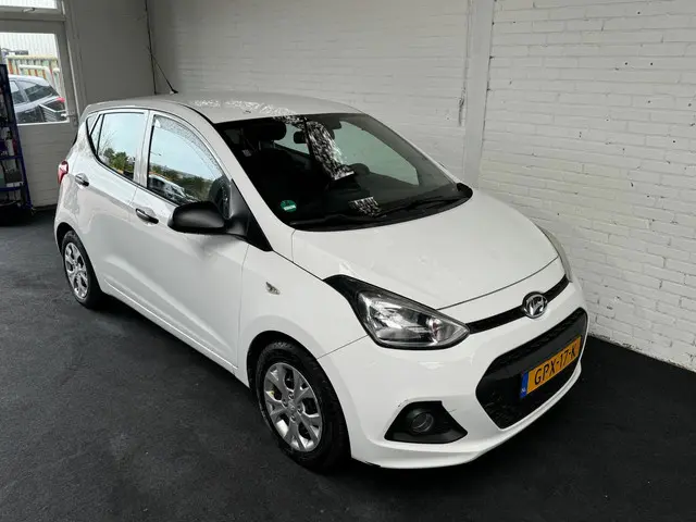Hyundai i10 1 JAAR APK (motor rookt ) 2016 Benzine 4