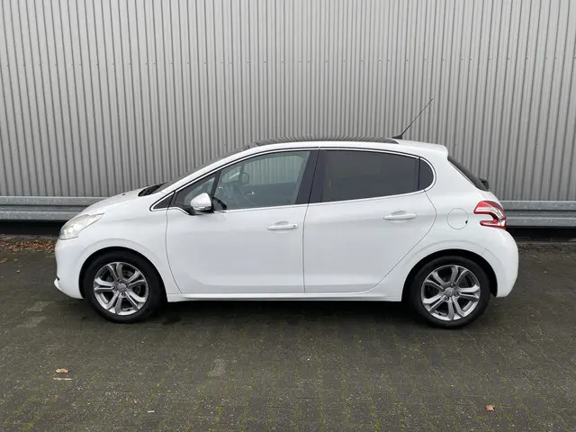 Peugeot 208 1.2 VTi Allure 2013 Benzine 9