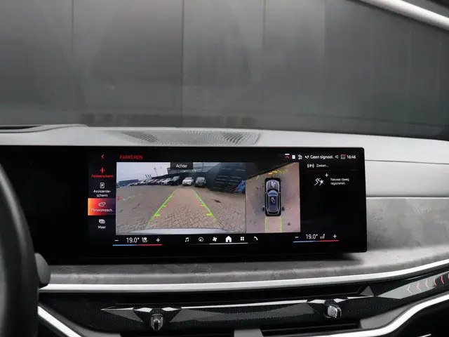 BMW X5 xDrive50e Launch Edition 2024 Hybride Benzine 12