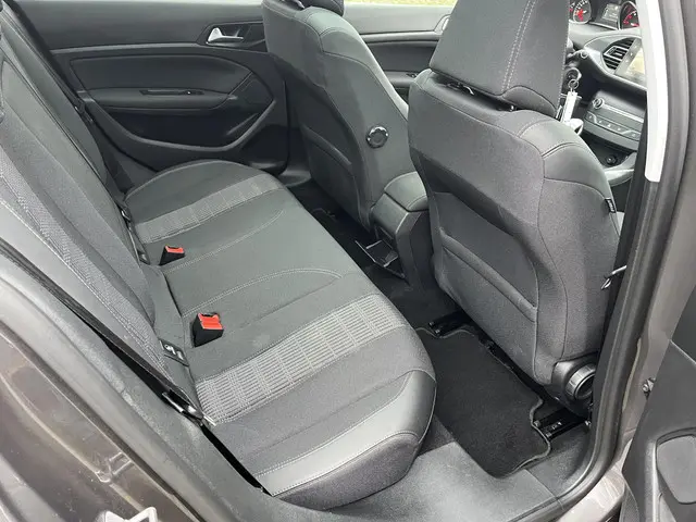 Peugeot 308 1.2 PureTech Allure 2019 Benzine 19