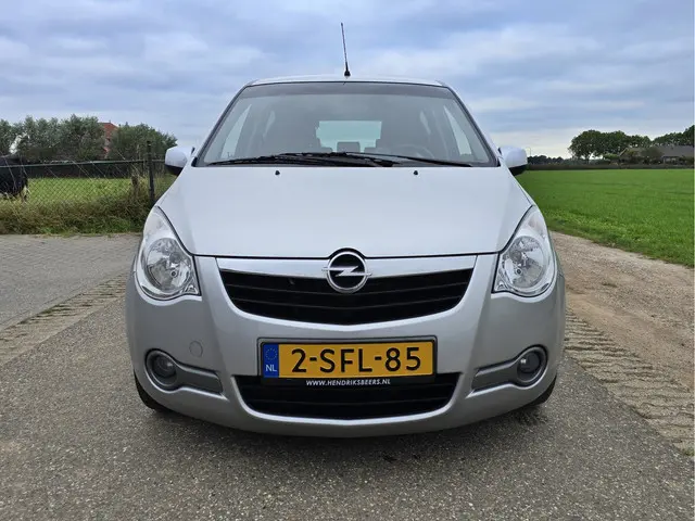 Opel Agila 1.2 Edition 2013 Benzine 10
