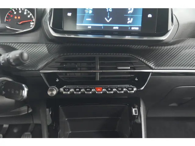 Peugeot 2008 PureTech 130 Active 2023 Benzine 41