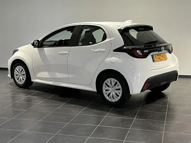 Toyota Yaris 1.5 Hybrid Active 2023 Hybride Benzine 7