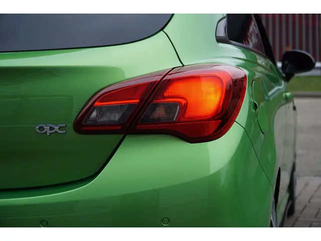 Opel Corsa 1.6 Turbo OPC MAXTON DESIGN 2015 Benzine 17
