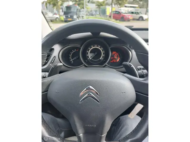 Citroën C3 1.2 PureTech Selection 2017 Benzine 9