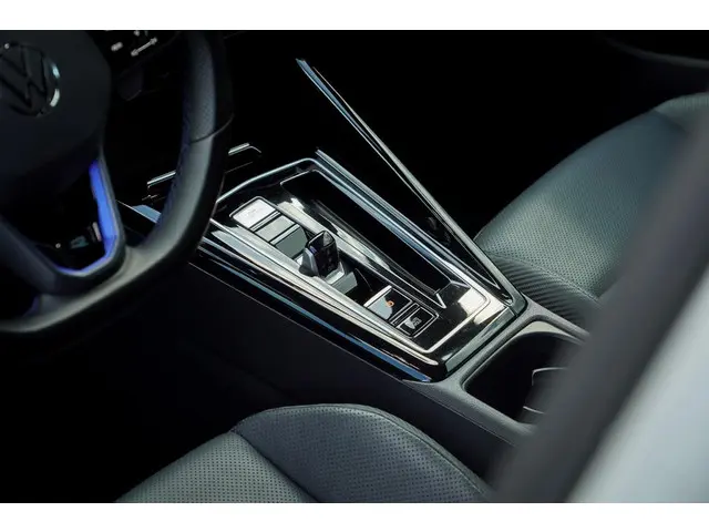 Volkswagen Golf 2.0 TSI R 4Motion 2023 Benzine 15