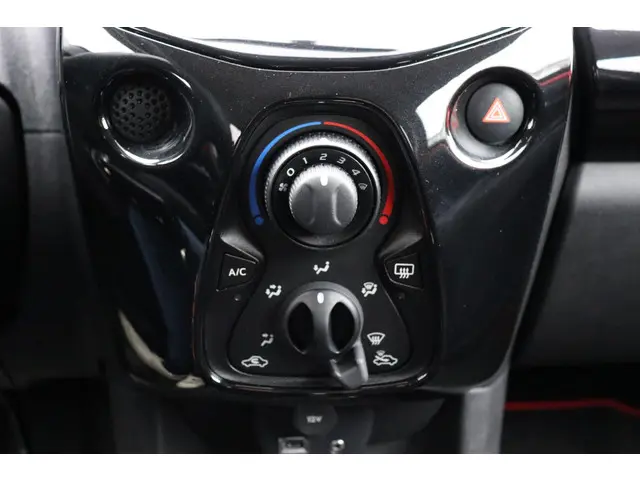 Toyota Aygo 1.0 VVT-i x-cite 2017 Benzine 25