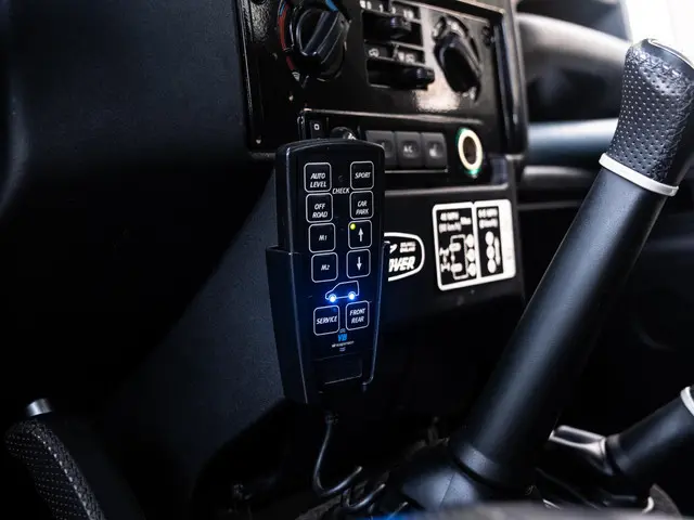 Land Rover Defender 2.2 D SW 90" XTech 2015 Diesel 42