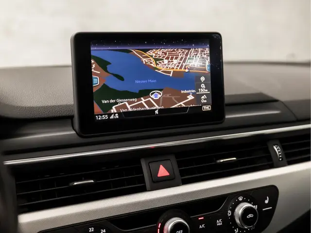 Audi A4 Avant 2.0 TFSI ultra Sport 2016 Benzine 26