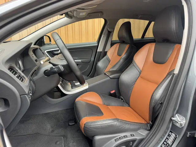 Volvo V60 Cross Country 2.0 T5 Summum 2016 Benzine 9