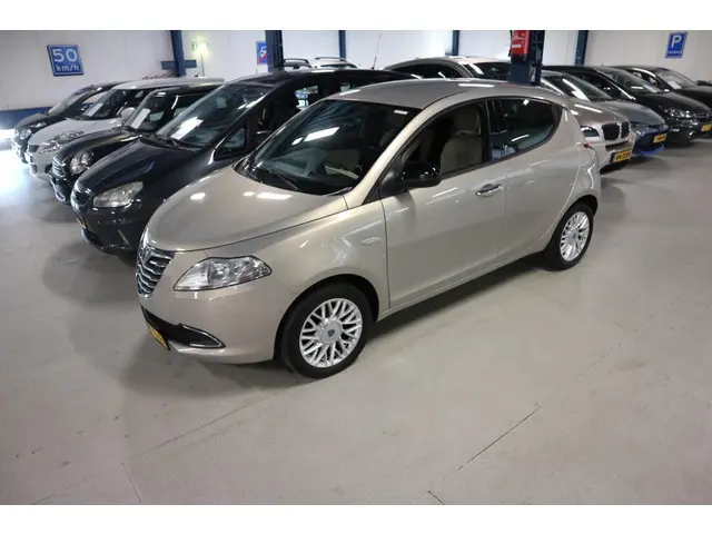 Lancia Ypsilon 1.2 Gold / LEUK MODEL ! ! ! 2014 Benzine 18
